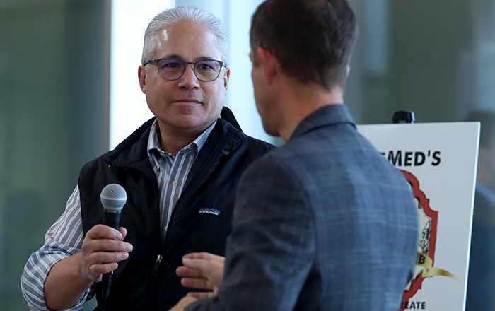 Ben Walker, Executive Director at Innosphere Ventures Regional Life Sciences Incubator, (left) passes the microphone to Jason Johanning, MD, inventor/founder of Automated Assessments, during the Oct. 31, 2024, Idea Pub: Morning Edition.